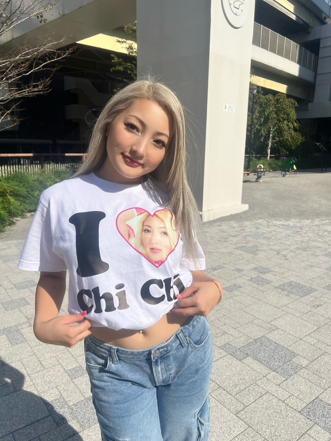 Chi Chi Tシャツ